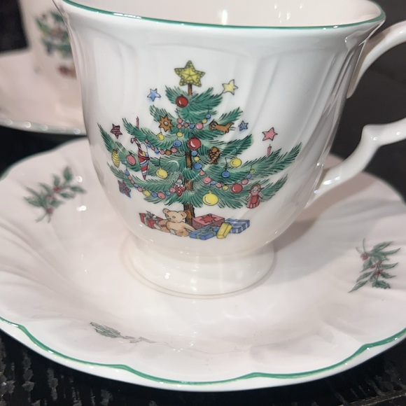 1 Nikko Happy Holidays Footed Coffee Tea Cup & Saucer Christmas Tree Swirl - Picture 3 of 5